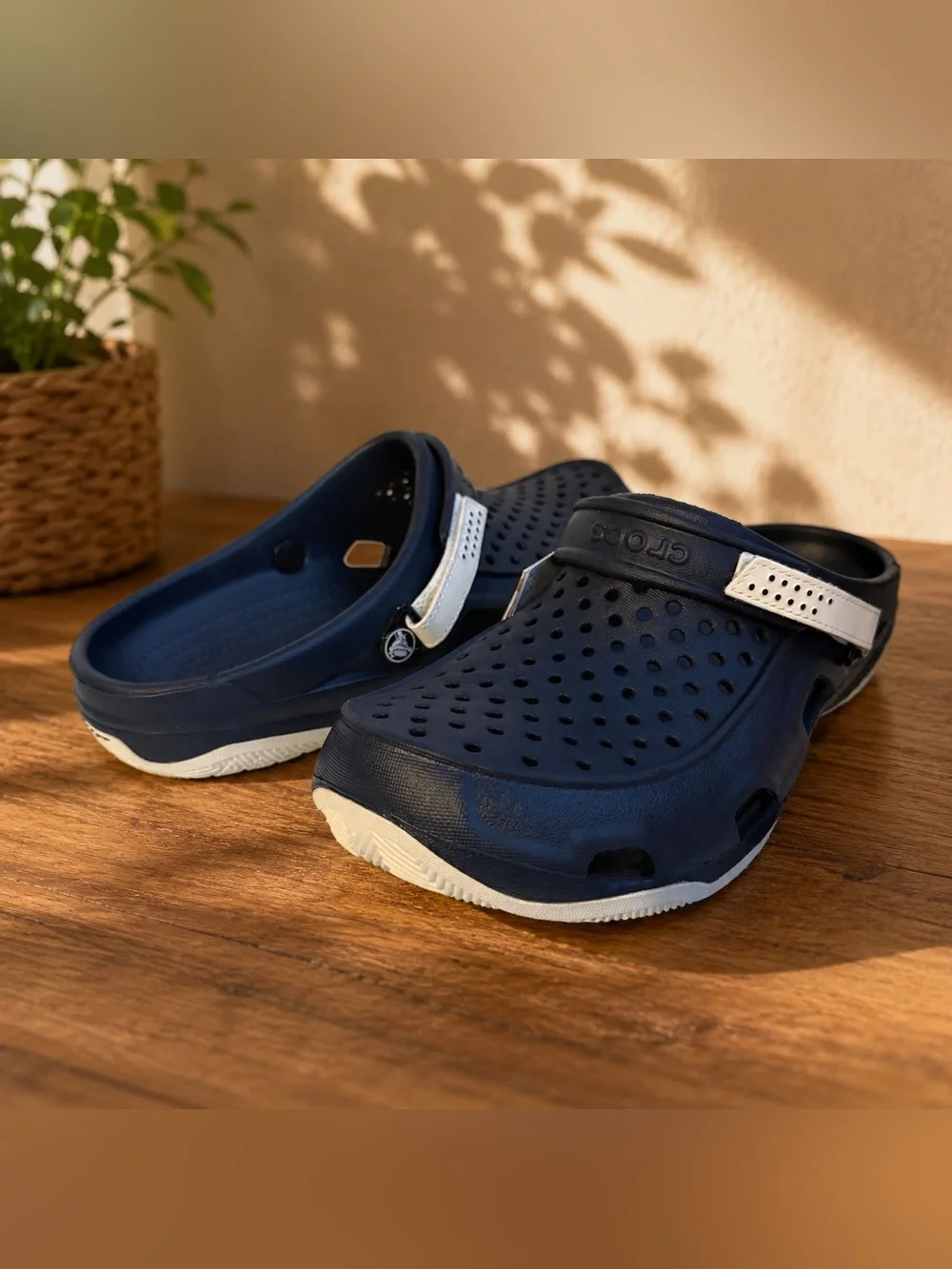 Crocs Swiftwater Deck Clogs Men’s 11 Navy White Water Shoes NWT